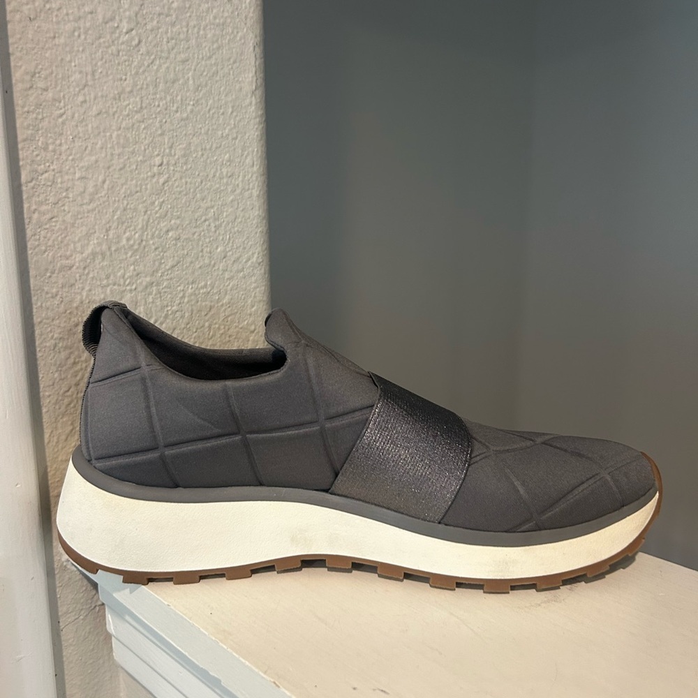 Nordstrom Rack Womens Size 9 Platform Slip-on Quilted Upper Casual Grey Tried On - Picture 5 of 10